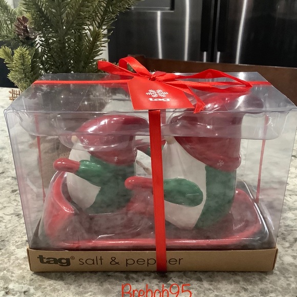 Gnome salt and pepper shakers sitting on sled - VHTF - Picture 5 of 6